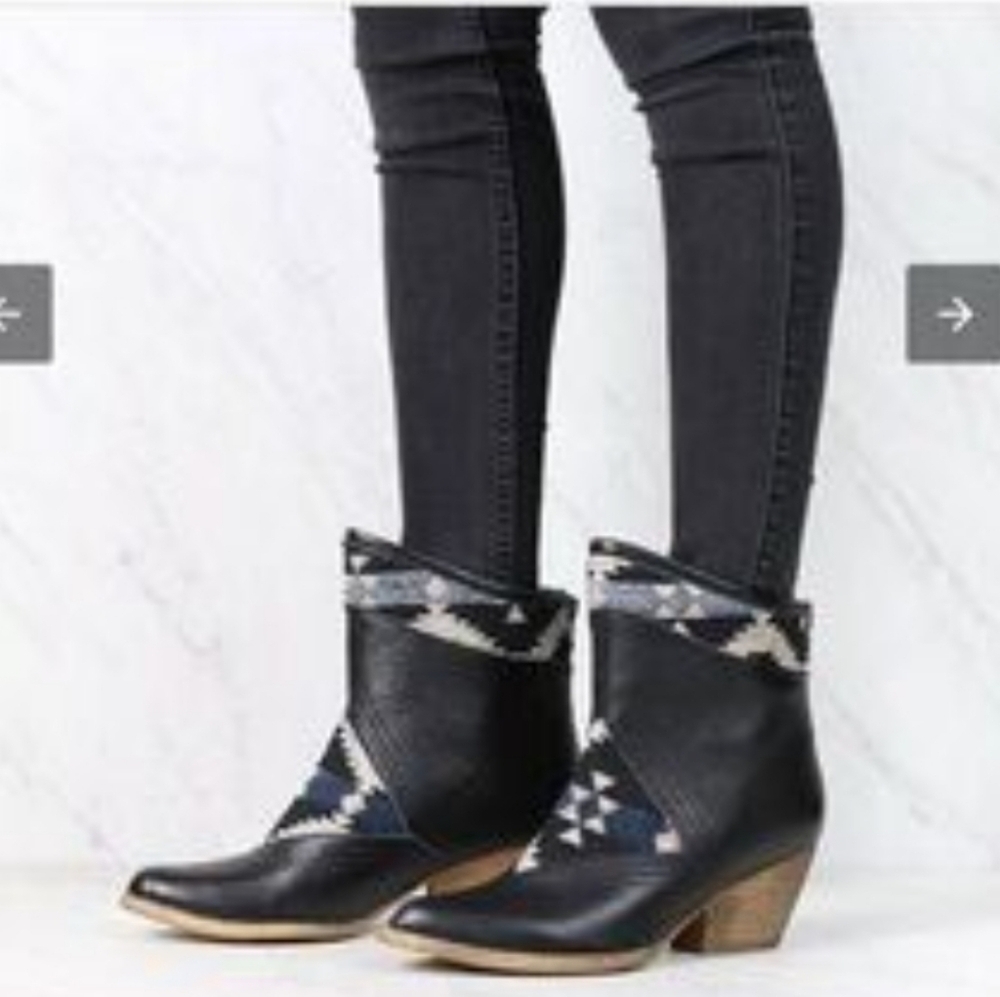 Sbicca Black and Blue Patterned Women's Ankle Boots_7 - Picture 13 of 13